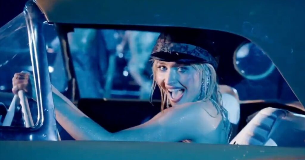 Sabrina Carpenter no Coachella 2026 (Reprodução/YouTube)