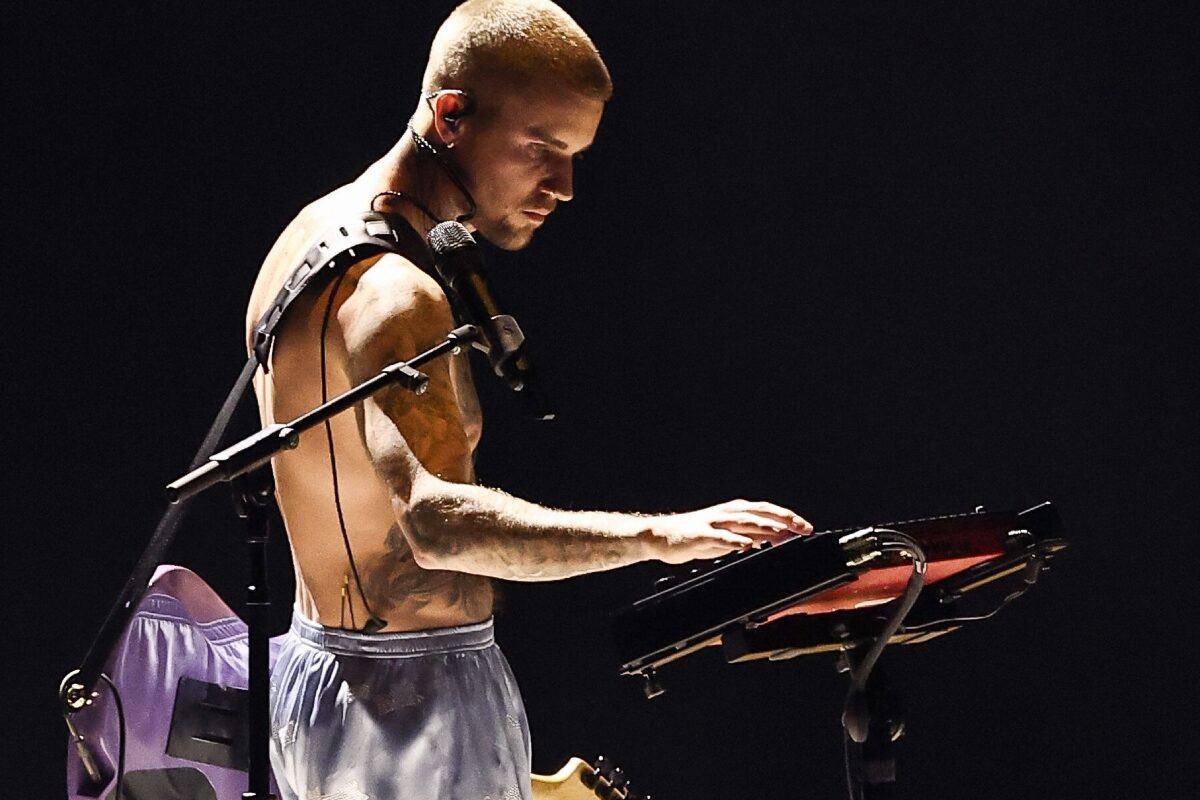 Justin Bieber no Grammy 2026 (Grosby)