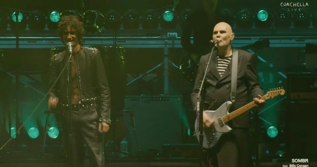 Sombr e Billy Corgan no Coachella 2026 (Reprodução YouTube)