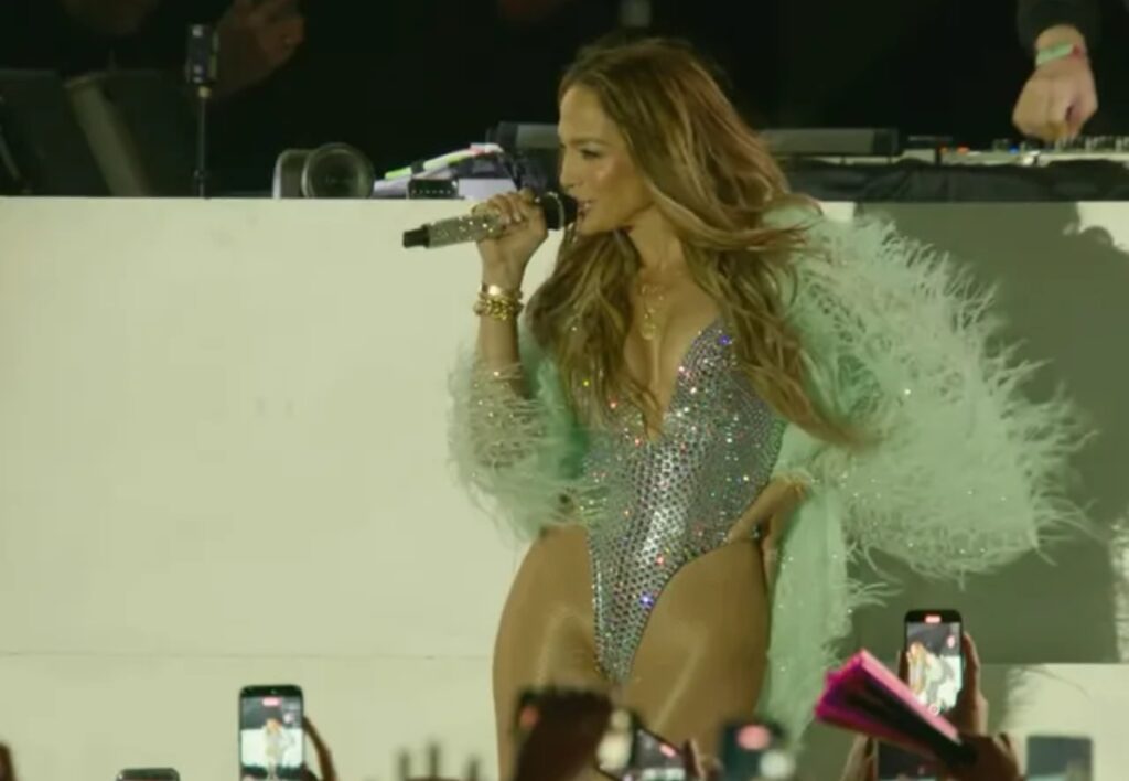 Jennifer Lopez no Coachella 2026 (Reprodução YouTube)