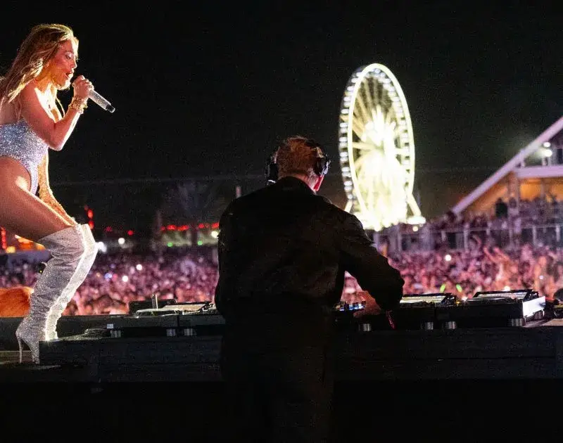 Jennifer Lopez estreia no Coachella ao lado de David Guetta