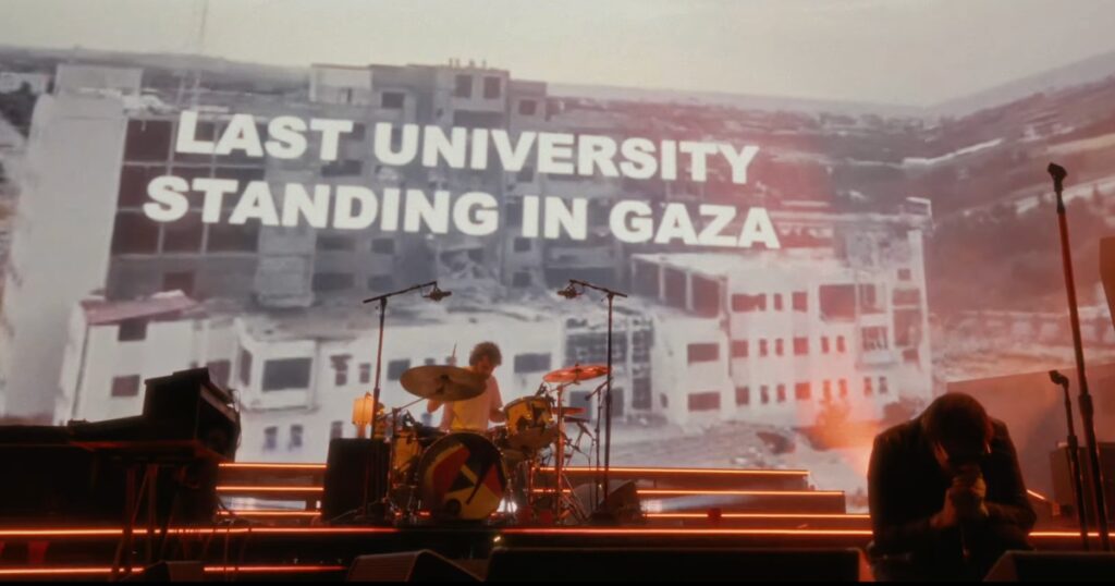 The Strokes critica o conflito em Gaza durante ono Coachella 2026 (Reprodução YouTube)