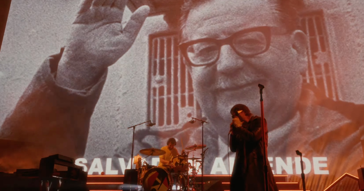 O grupo The Strokes lembra Salvador Allende foi assassinado no Coachella 2026