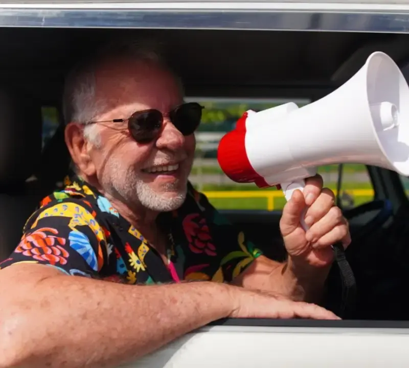 Doce Maravilha: Nelson Motta anuncia Caetano, Emicida e Paralamas