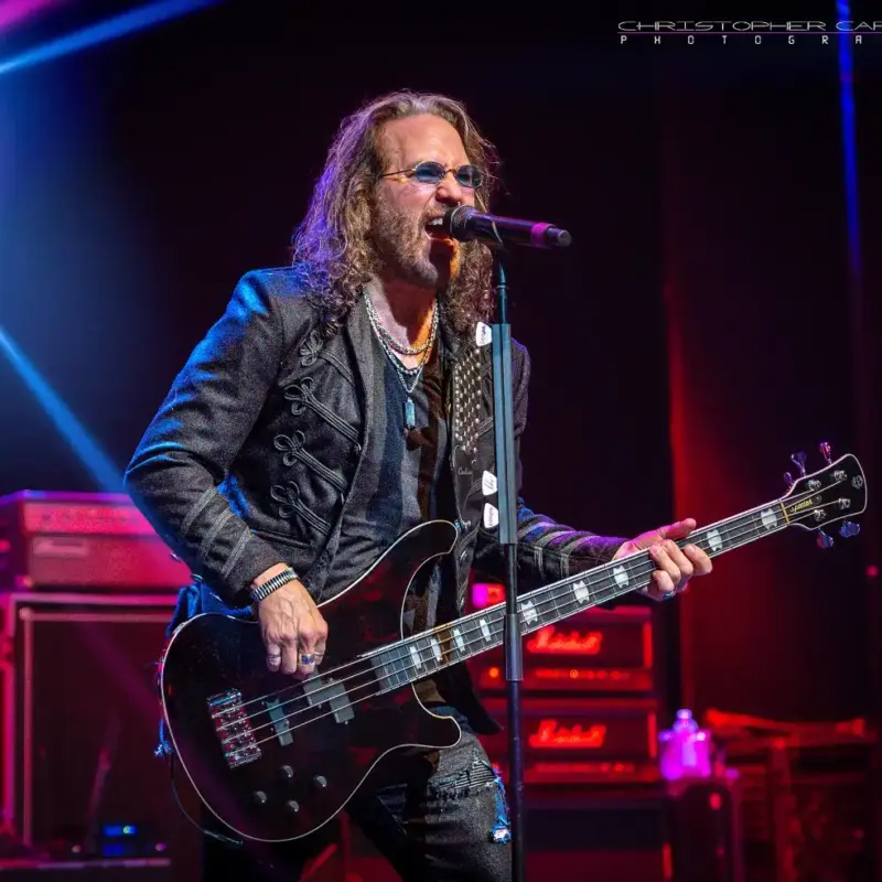 Roqueiro de casaca, Kip Winger se despede dos palcos no Bangers Open Air