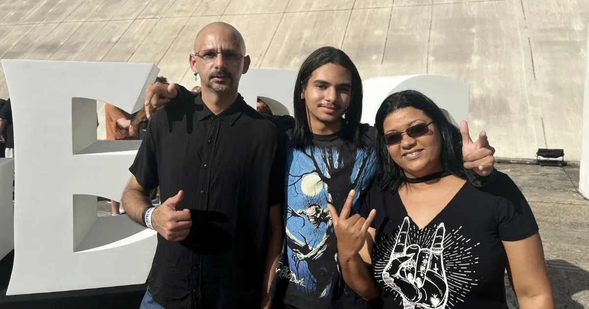 Cid Gonçalves, o filho Adrian e a esposa prestigiando o Bangers Open Air 2026 (foto - Alexandre de Melo)