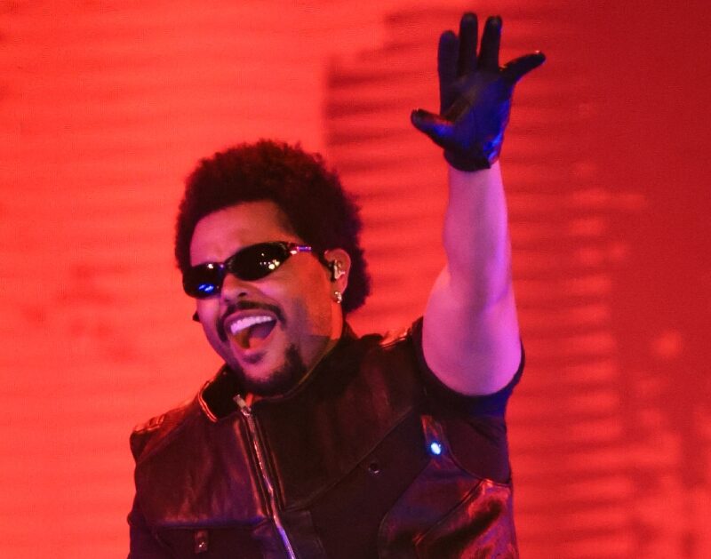 The Weeknd chama fã para cantar durante show em São Paulo; veja aqui