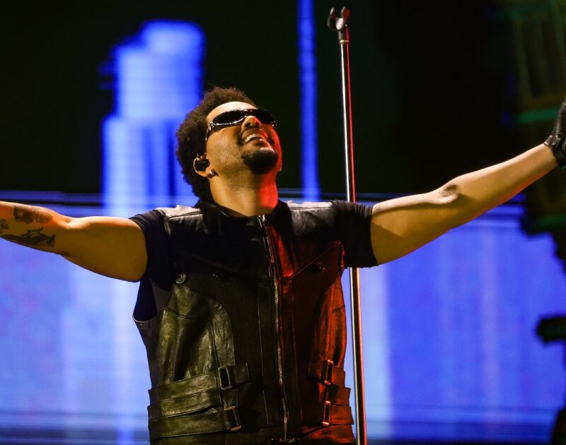 The Weeknd transforma estádio em karaokê gigante na primeira noite em São Paulo