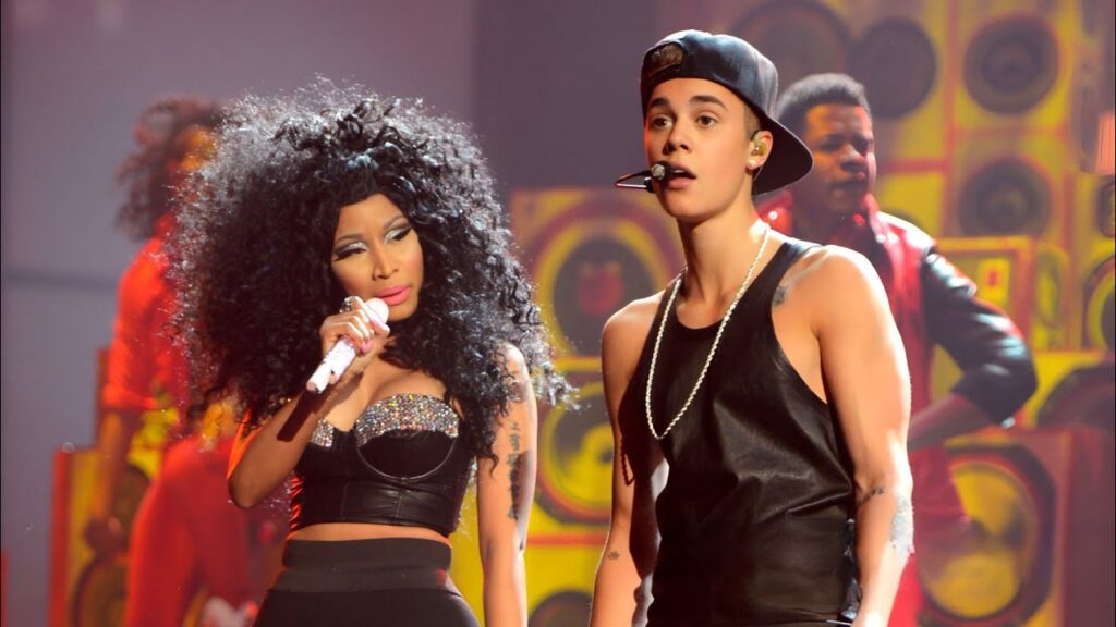 Justin Bieber e Nicki Minaj apresentam "Beauty and a Beat" no AMAs 2012 ( Reprodução YouTube)
