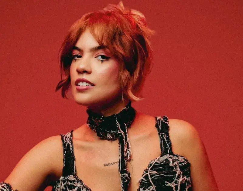 Entre melancolia e acidez, Blue mostra identidade sonora no Billboard Descobre