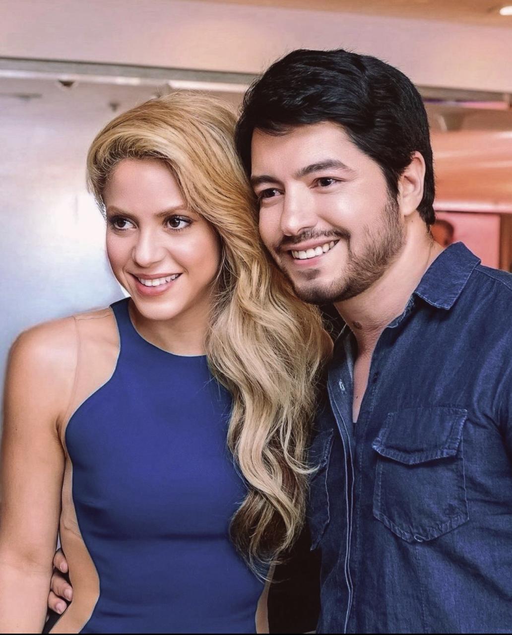 Mauricio de Souza, administrador do Portal Shakira, com a diva colombiana (Arquivo pessoal)
