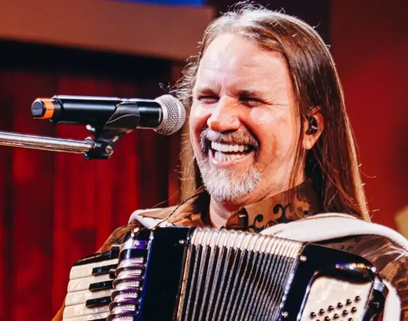 Dorgival Dantas reúne vozes femininas em ‘Raízes, Vol. 3’