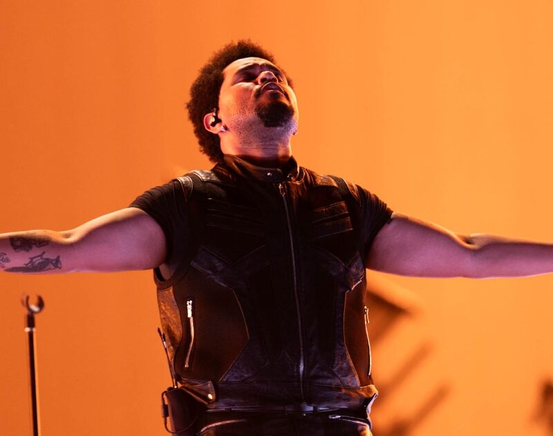 The Weeknd transforma estádio em karaokê gigante na primeira noite em São Paulo