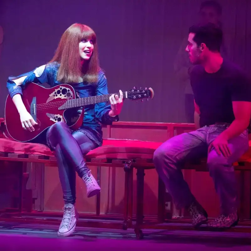 Mel Lisboa recria Rita Lee no teatro em performance sobrenatural