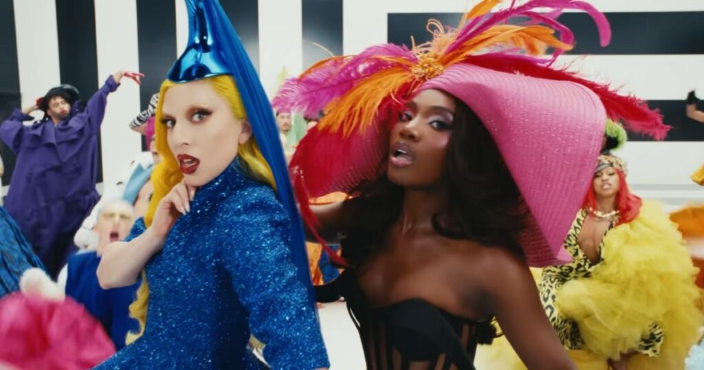 Lady Gaga e Doechii em momento do clipe "Runway"