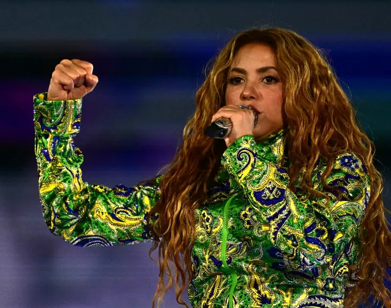 Shakira celebra o prazer de ser latina em maior show da carreira em Copacabana