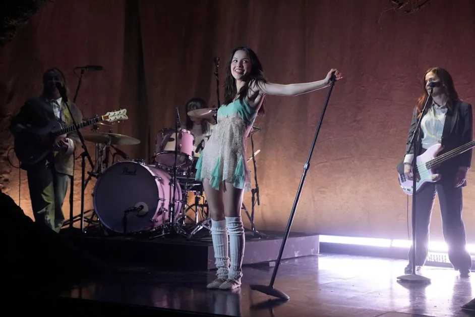 Olivia Rodrigo no "SNL" (NBC)