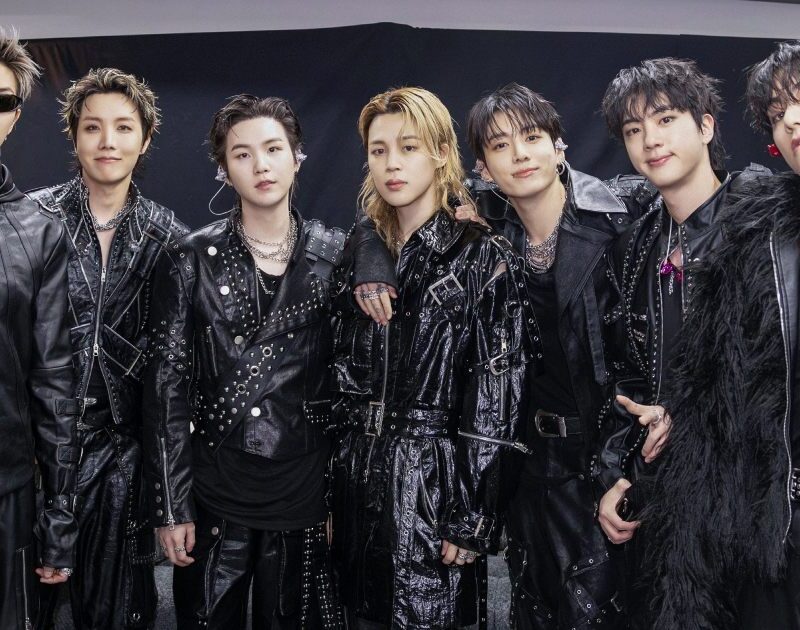Presidente do México recebe o BTS no Palácio Nacional antes de shows