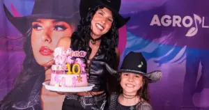 Ana Castela e fã mirim Helena Luz (reprodução Instagram/Agroplay/Helena Luz)