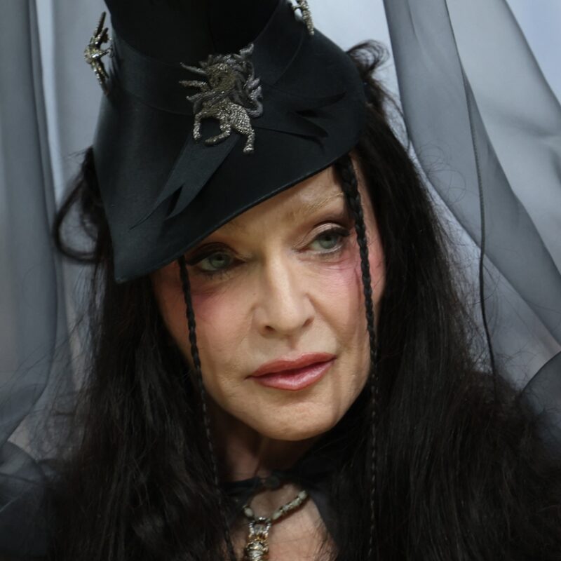 Madonna mostra look excêntrico de bruxa no Met Gala 2026