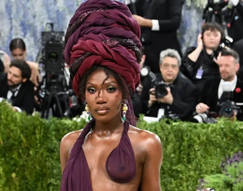 Met Gala 2026: Os 10 melhores looks de músicos no tapete vermelho