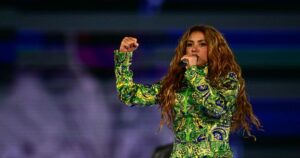 O traje brasileiro de Shakira em Copacabana (Pablo Porciuncula/AFP/Grosby Group)