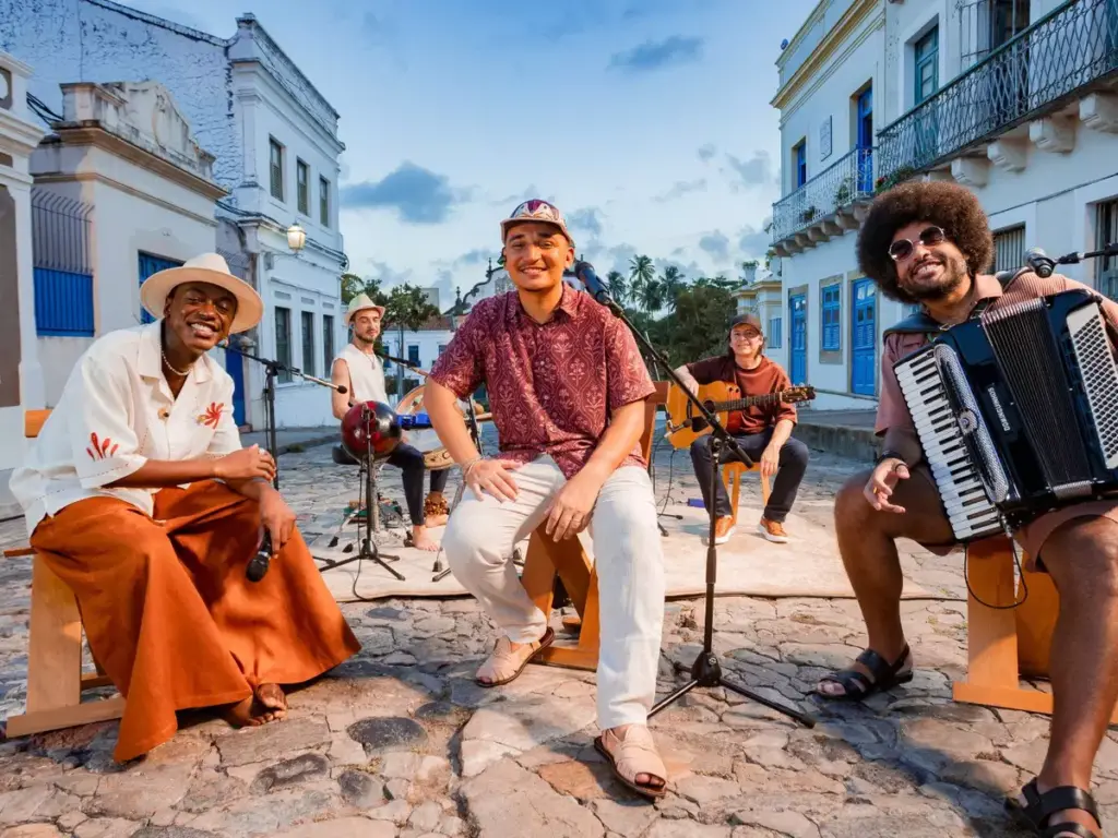 João Gomes, Jota.Pê e Mestrinho em foto de divulgação de “Dominguinho 2” (Reprodução)