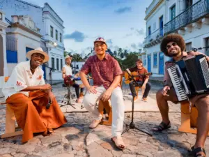João Gomes, Jota.Pê e Mestrinho em foto de divulgação de “Dominguinho 2” (Reprodução)