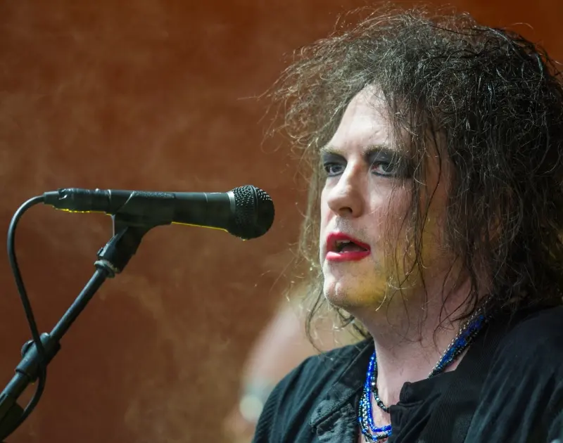 Mick Jagger conta como conheceu Robert Smith do The Cure