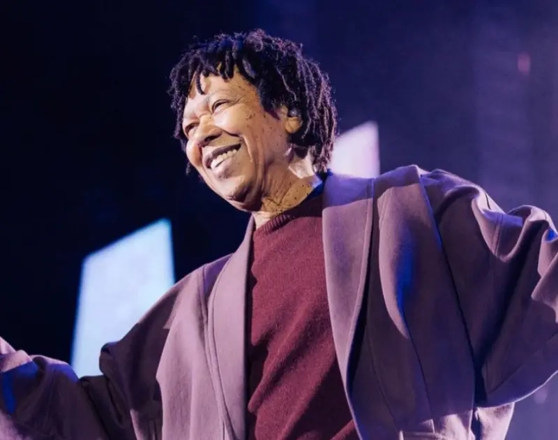Faltam palavras para explicar a emoção de assistir Djavan ao vivo