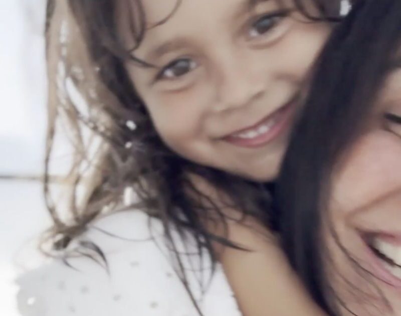 Deya homenageia filha no single ‘Chica’; veja aqui