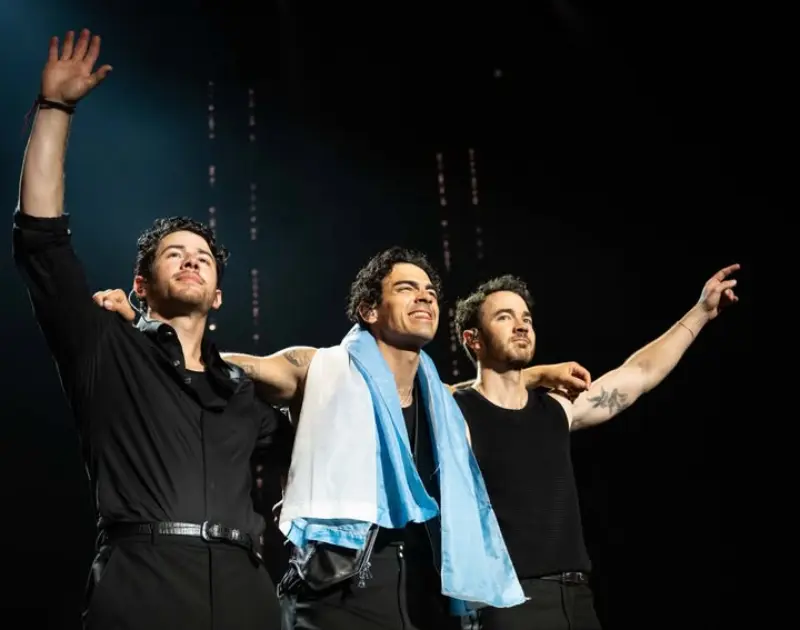 Vídeo: Jonas Brothers promovem ‘Camp Rock 3’ na D23
