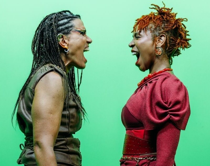 Michelle Abu e Karol Conká lançam ‘Qual é’; veja clipe