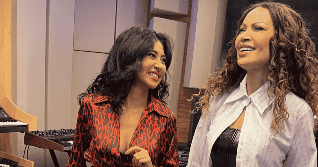 Zaynara e Solange Almeida em estúdio de São Paulo (Divulgação)
