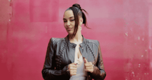 Jorja Smith inicia nova fase com “What’s Done Is Done” (Foto: Ivor Lawson-Adamah)