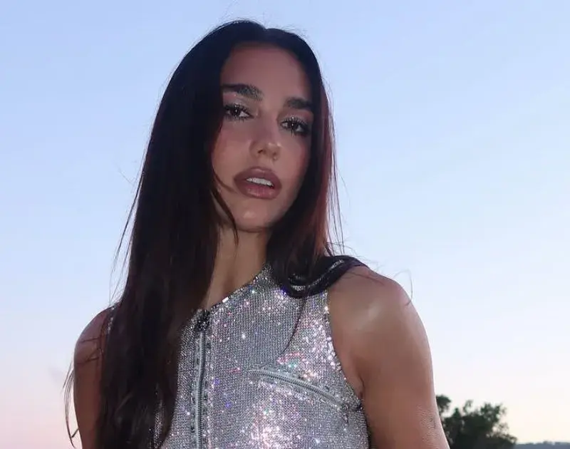 Dua Lipa anuncia filme-concerto e álbum ao vivo no México; saiba mais