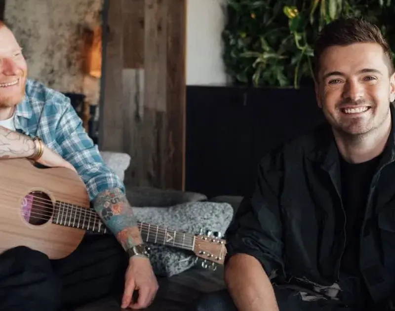 Martin Garrix e Ed Sheeran lançam colaboração guardada há 10 anos