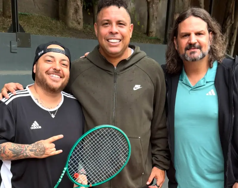 Rolê aleatório: membros do Korn e Angra jogam tênis com Ronaldo Fenômeno