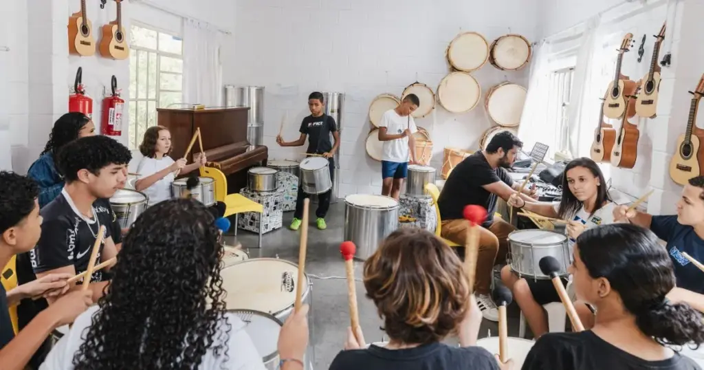 Tomorrowland Brasil e a Tomorrowland Foundation com a Estrela Nova (divulgação)