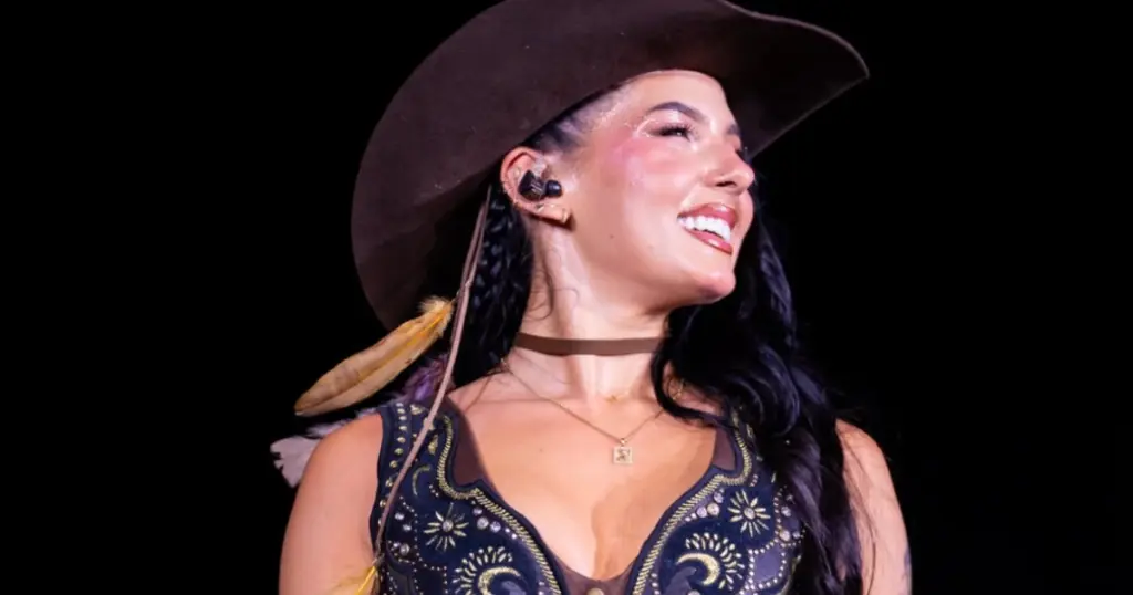Ana Castela no Ribeirão Rodeo Music (Instagram @anacastelacantora)