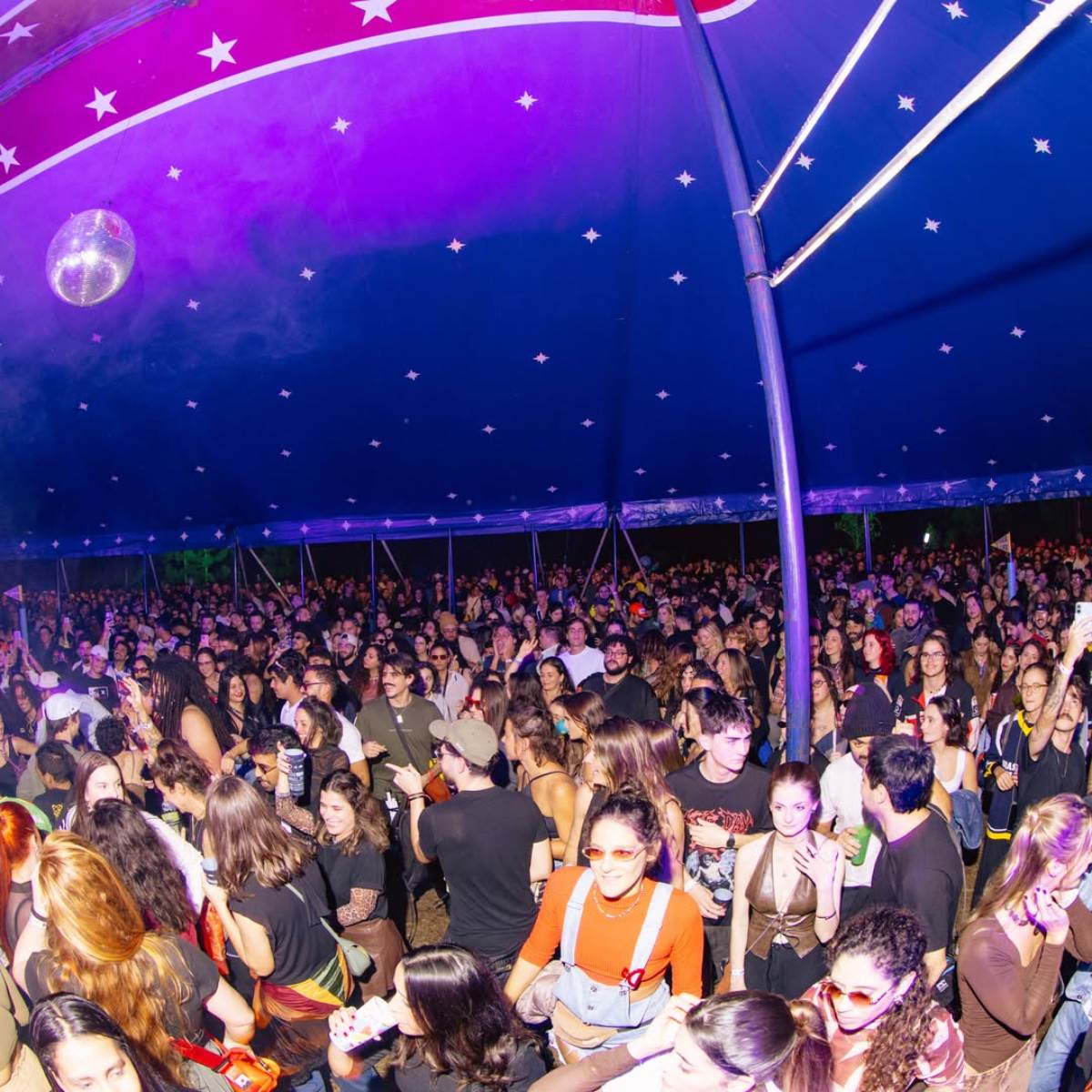 A pista da Discoteca ARVO 2026 ficou lotada (Reprodução Instagram)