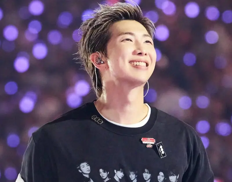 RM, do BTS, faz live sincera sobre saúde mental e criação de ‘ARIRANG’