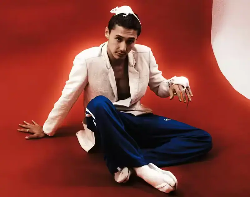 Pedro Mizutani, repostado por Bad Bunny, toca em São Paulo