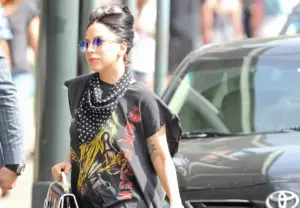 Lady Gaga com camiseta do Iron Maiden (Grosby)