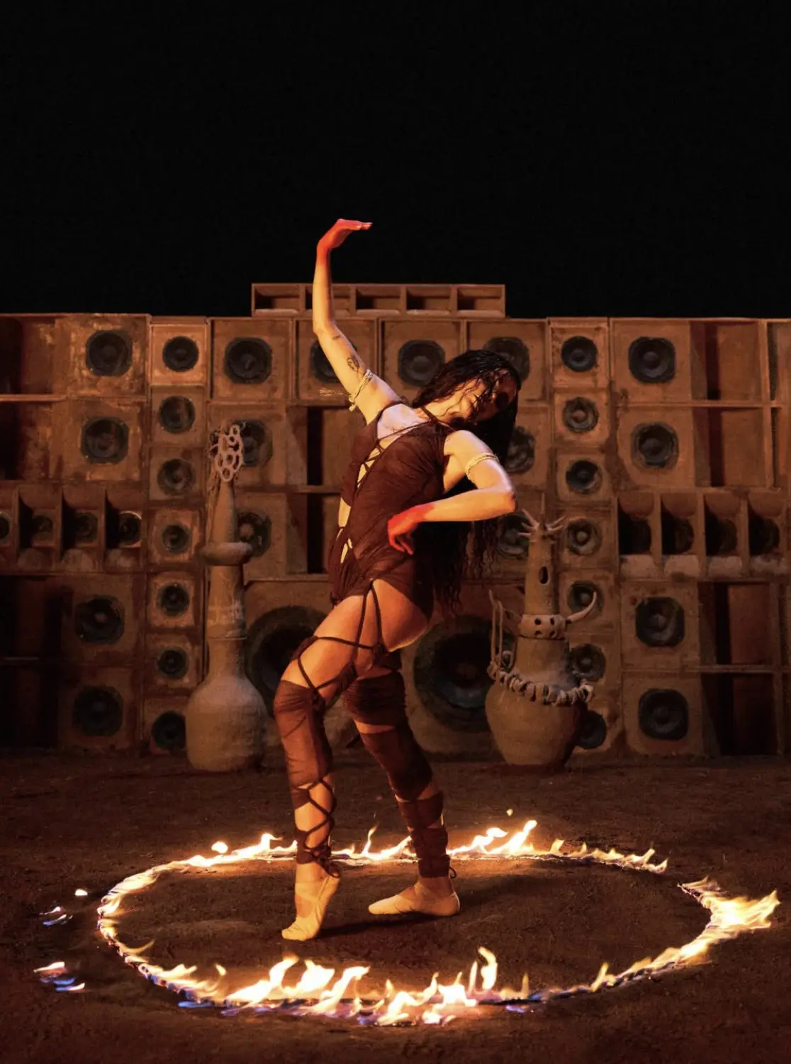 Clipe de "Meia Noite", de Anitta (Reprodução YouTube)
