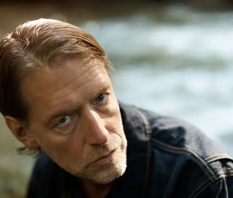Ed O’Brien, do Radiohead, lança álbum com faixa em português
