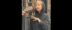 Lykke Li canta “Sozinho” com fãs no Rio antes de shows no Brasil (Reprodução)