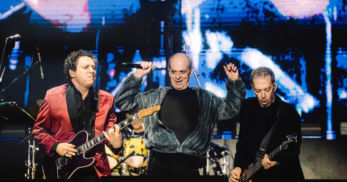 Frejat, Ney Matogrosso e Dé Palmeira no show 'Barão Vermelho Encontro' (@30ebr / @pridiabr)