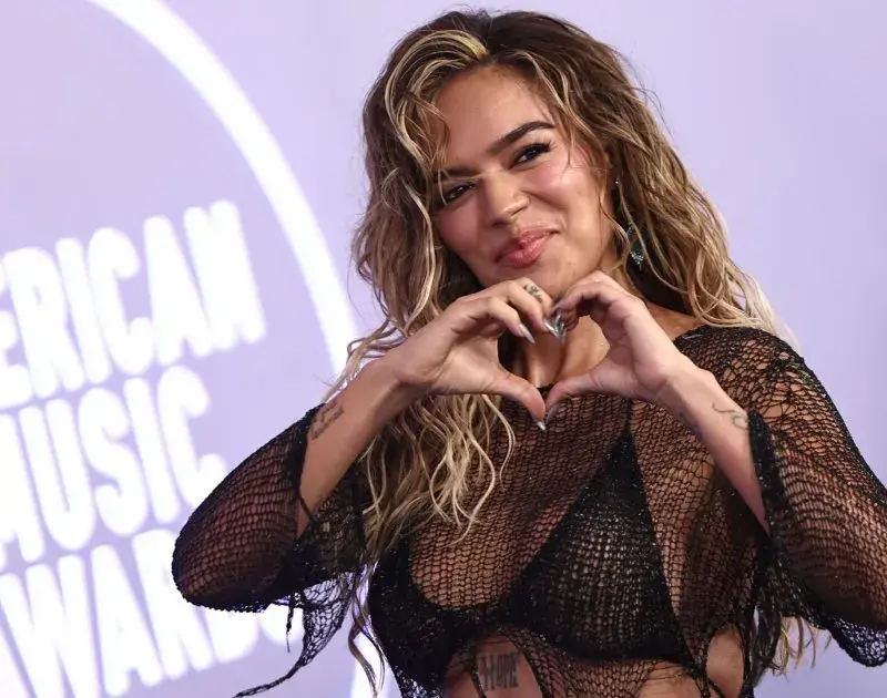 Karol G é homenageada no AMA 2026: ‘Minha vida tem significado’