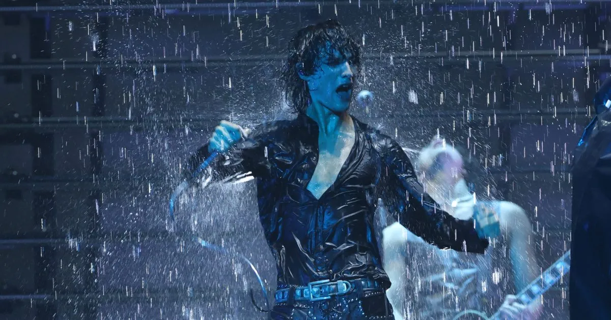 Sombr arrasa no American Music Awards 2026